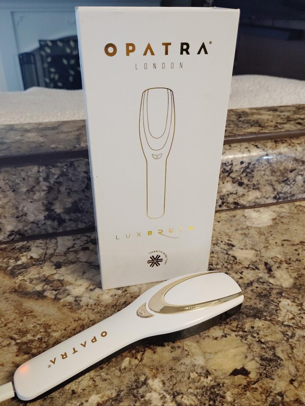 Patra White & Gold Lux Hair Brush - Sleek Heated Styling Tool